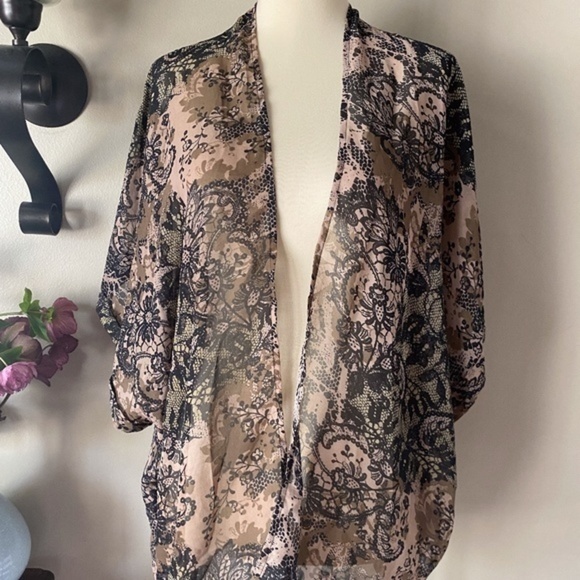 Charlee Tan and Black Floral Kimono Medium - Picture 2 of 7